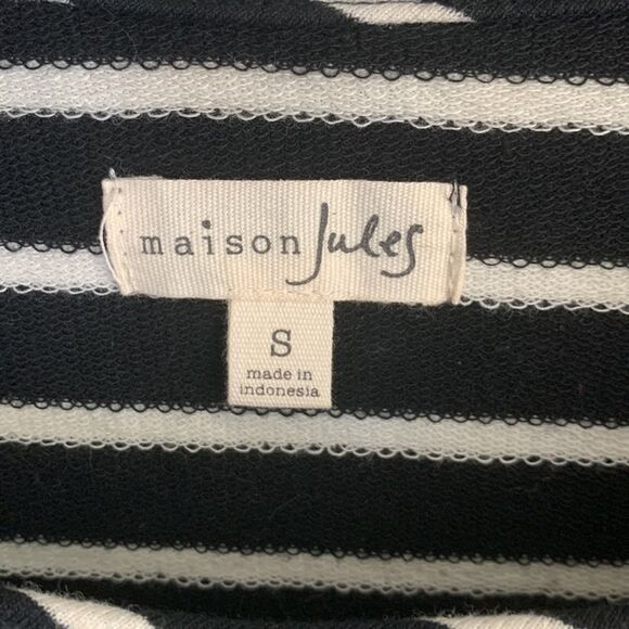 Striped Ruffled Hem Top - Picture 2 of 7